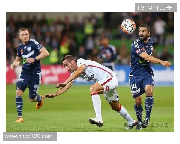 埃尔夫斯堡与达尔的精彩对决揭示了足球战术的魅力与团队合作的重要性 埃尔夫斯堡与达尔的精彩对决揭示了足球战术的魅力与团队合作的重要性