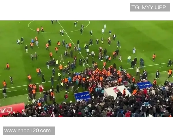 国安与浦项激烈对抗引发场内冲突球迷热议赛场暴力事件 国安与浦项激烈对抗引发场内冲突球迷热议赛场暴力事件