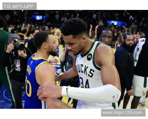 勇士与雄鹿热身赛库里状态回暖展现领袖风范引发球迷热议 勇士与雄鹿热身赛库里状态回暖展现领袖风范引发球迷热议