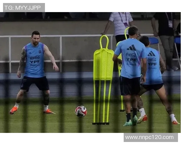 热火与雄鹿激战正酣NBA赛场精彩对决引发球迷热情高涨