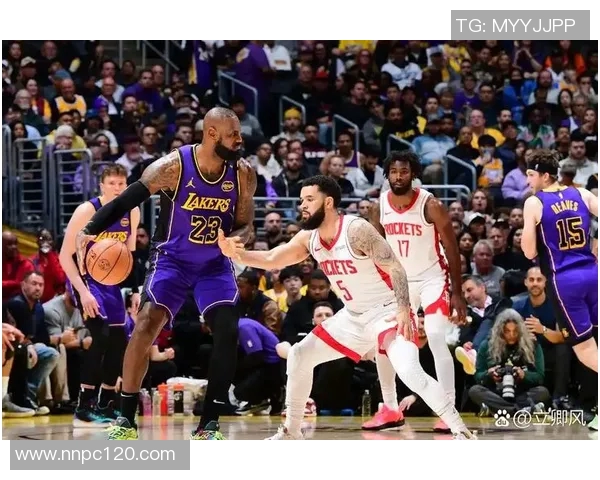 湖人对阵雄鹿莫里斯表现出色助力球队争夺季后赛席位