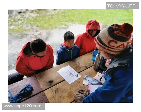 深圳攀岩队个人能力提升探讨与团队协作的关系分析