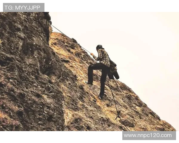 黄芳独家分享攀岩技巧与心得体会助你征服高峰之路MBA